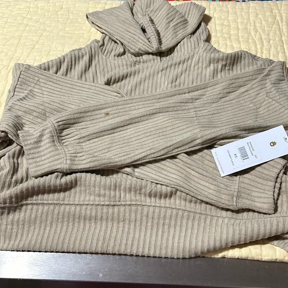 Hoodie pullover NWT XS. Tan ribbed Spiritual Gangster